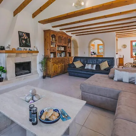 Spacious 5-bed Enzo In La Mar Blava Villa *