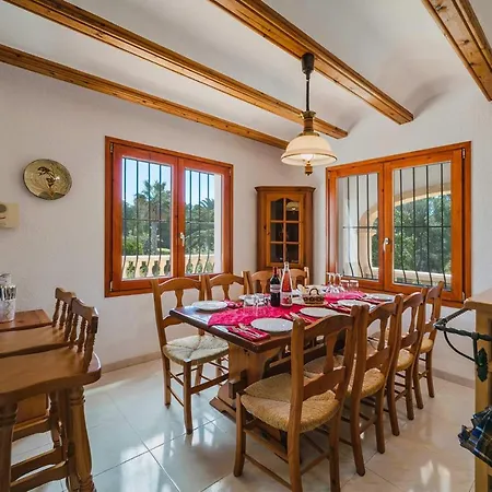Spacious 5-bed Enzo In La Mar Blava Villa