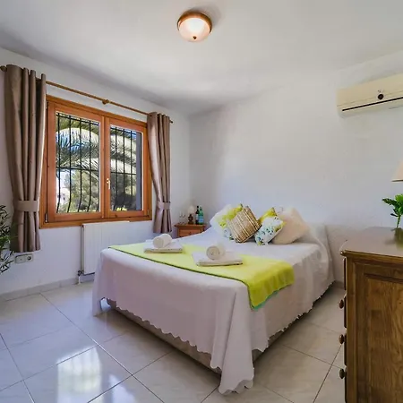 Spacious 5-bed Enzo In La Mar Blava Villa
