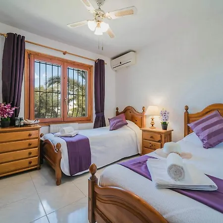 Villa Spacious 5-bed Enzo In La Mar Blava *
